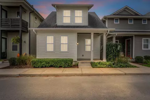 1016 Treaty Oaks Dr, Nashville, TN 37209