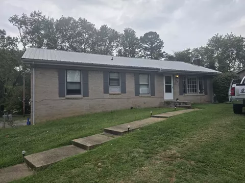 166 E Regent Dr, Clarksville, TN 37043