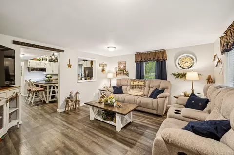 Living - 120 Tuttle Ln, Bethpage, TN 37022 photo 1 of 2