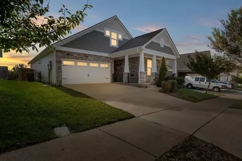 1988 Stonewater Dr, Hermitage, TN 37076