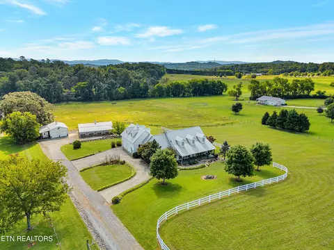909 Gregg Rd, Friendsville, TN 37737
