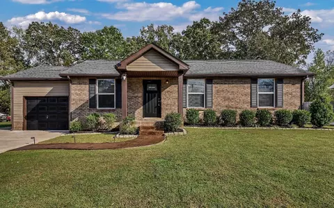 571 Donna Dr, Clarksville, TN 37042