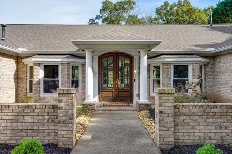 5812 Lake Resort Dr, Hixson, TN 37343