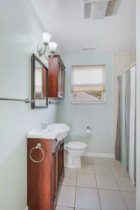 Bath - 135 Grenadier Dr, Franklin, TN 37064 photo 2 of 2