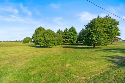 Exterior - 4540 Roy Cole Rd, Springfield, TN 37172 photo 8 of 17