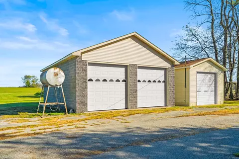Exterior - 4540 Roy Cole Rd, Springfield, TN 37172 photo 16 of 17