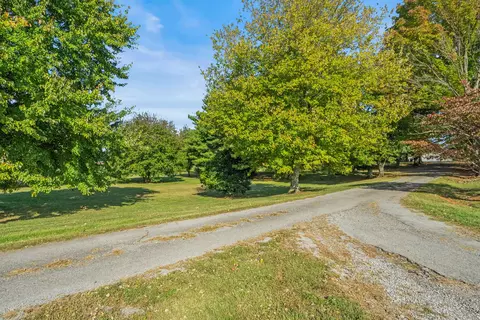 Exterior - 4540 Roy Cole Rd, Springfield, TN 37172 photo 7 of 17