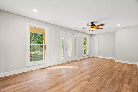 Living - 4540 Roy Cole Rd, Springfield, TN 37172 photo 1 of 5