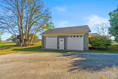 Exterior - 4540 Roy Cole Rd, Springfield, TN 37172 photo 15 of 17