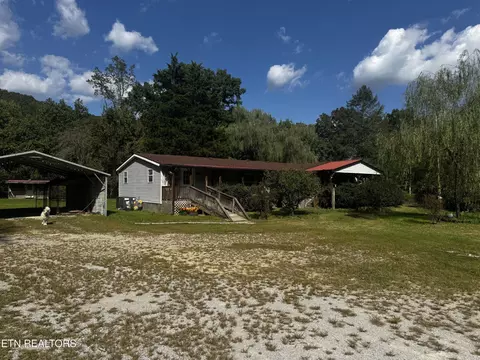 757 Emory Heights Rd, Harriman, TN 37748