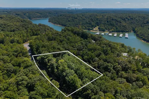 11 Hidden Pointe Ln, Sparta, TN 38583