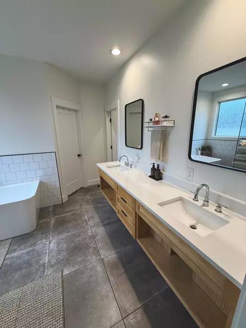 Bath - 162 Vantrease Rd, Cottontown, TN 37048 photo 3 of 6