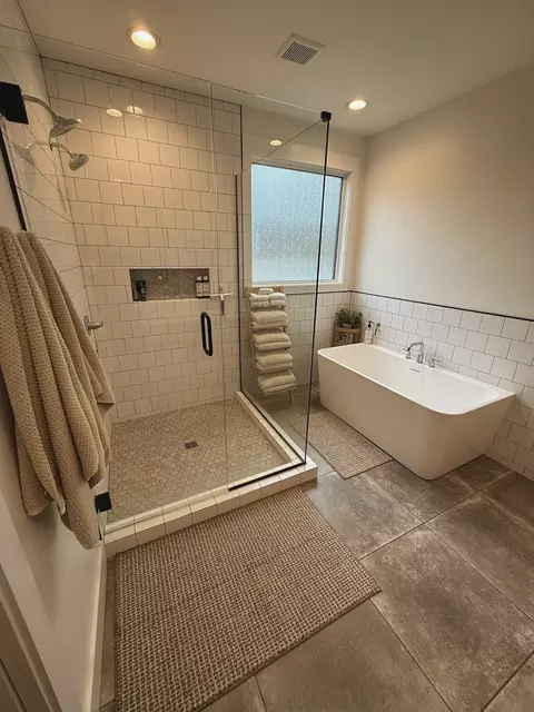 Bath - 162 Vantrease Rd, Cottontown, TN 37048 photo 2 of 6