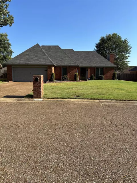 6744 Shoreline Cir, Memphis, TN 38141