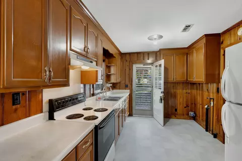 Kitchen - 415 4th Ave, Murfreesboro, TN 37130 photo 3 of 4
