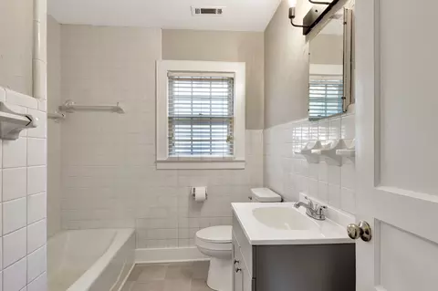 Bath - 415 4th Ave, Murfreesboro, TN 37130 photo 1 of 1