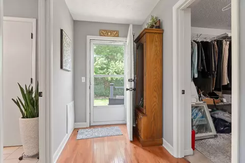 Entry Way - 1051 Herman Lance Rd, Morrison, TN 37357 photo 2 of 2
