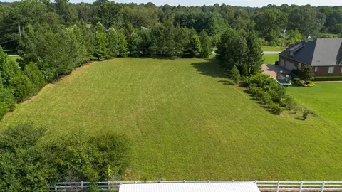 986 Hall Cemetery Rd, Burns, TN 37029