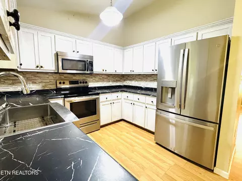 276 Parkview Dr, Oneida, TN 37841 photo 8