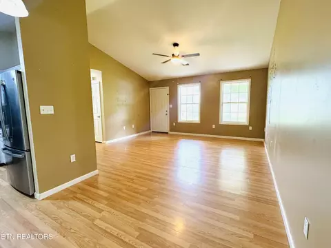 276 Parkview Dr, Oneida, TN 37841 photo 4