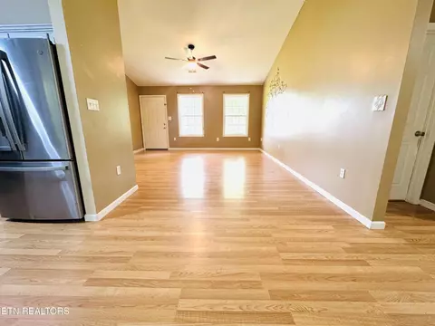 276 Parkview Dr, Oneida, TN 37841 photo 5