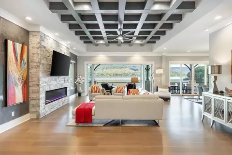 Living - 290 Edgewater Way, Jasper, TN 37347 photo 2 of 7