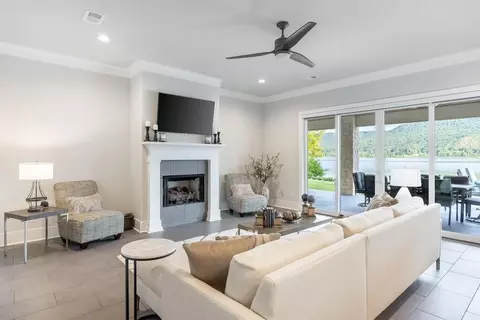 Living - 290 Edgewater Way, Jasper, TN 37347 photo 6 of 7