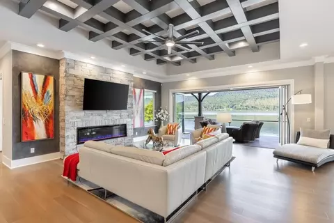 Living - 290 Edgewater Way, Jasper, TN 37347 photo 1 of 7