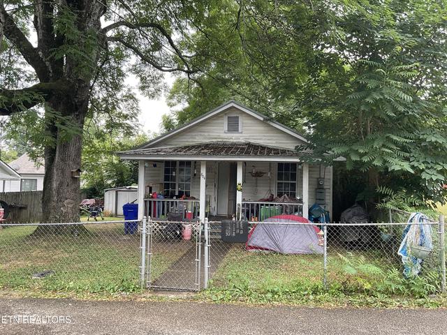 804 NW Virginia Ave, Harriman, TN 37748