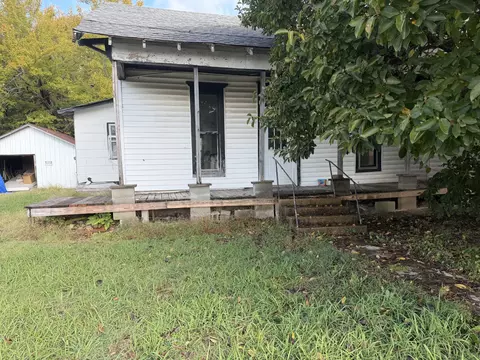 Exterior - 62 High St E, Mcewen, TN 37101 photo 4 of 5