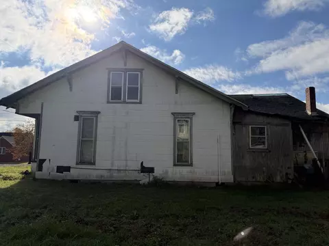 Exterior - 62 High St E, Mcewen, TN 37101 photo 5 of 5