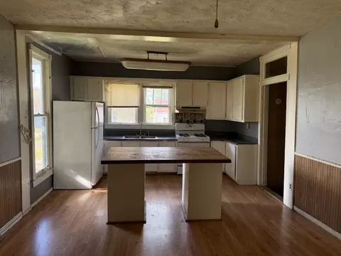 Kitchen - 62 High St E, Mcewen, TN 37101 photo 1 of 2