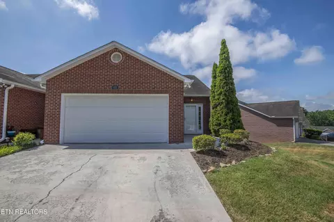 1202 Harbin Ridge Ln, Knoxville, TN 37909