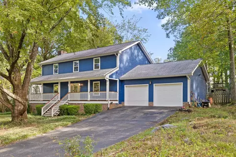 916 Autumn Way Ln, Signal Mountain, TN 37377