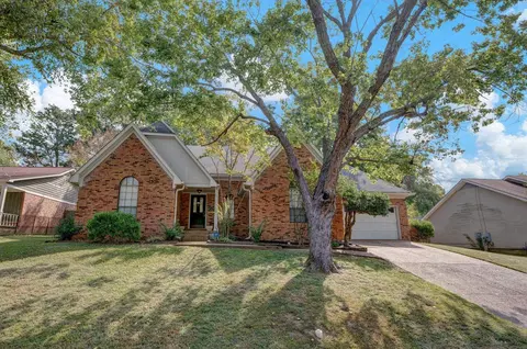 1004 Hunters Point Dr, Cordova, TN 38018
