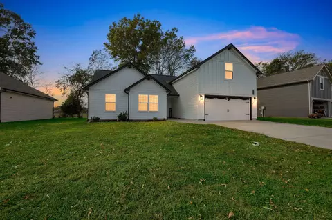 Exterior - 349 Fieldstone Ln, Springfield, TN 37172 photo 8 of 9