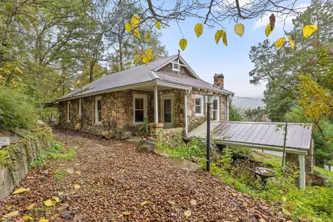 1026 N Runyan Dr, Chattanooga, TN 37405