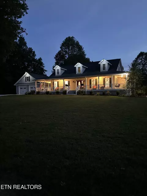 205 Crest View Dr, Sunbright, TN 37872