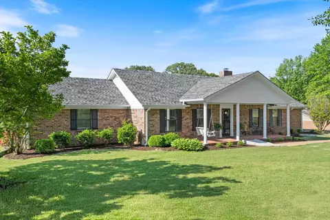 90 Shaker Dr, Senatobia, MS 38668