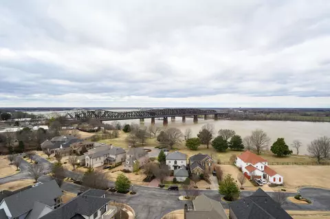 717 Riverside Dr #1205, Memphis, TN 38103