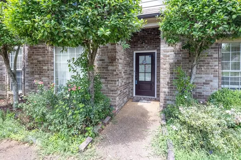 10774 Lexington Dr, Olive Branch, MS 38654