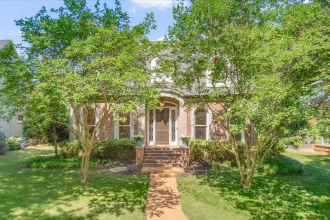 399 Colonial Rd, Memphis, TN 38117