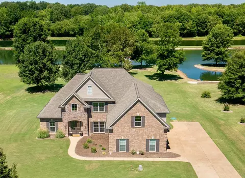 175 Lake Pointe Cv, Rossville, TN 38066