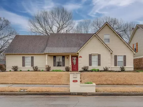 1290 Milestone Dr, Collierville, TN 38017
