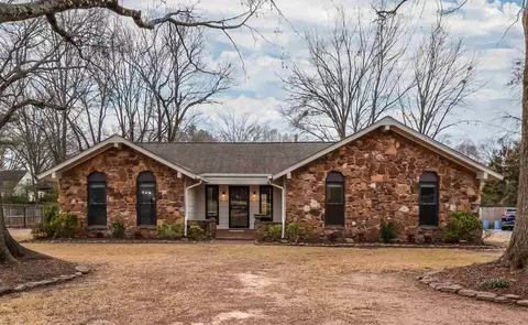 7585 Wheatley Dr, Germantown, TN 38138
