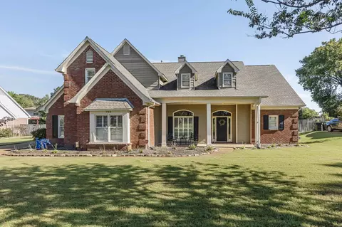 724 Deans Creek Dr, Collierville, TN 38017