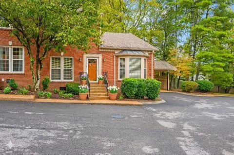 9 Sharonwood Dr, Nashville, TN 37215