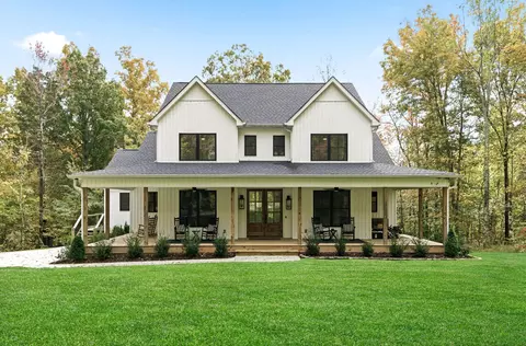 1124 Chestnut Dr, Burns, TN 37029