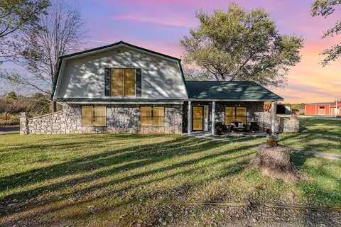 1716 Stroudsville Rd, Cedar Hill, TN 37032