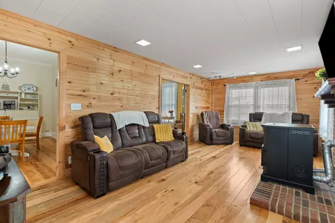 Living - 5867 Borthick Rd, Springfield, TN 37172 photo 2 of 2